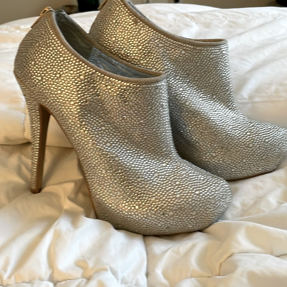 Steve Madden Silver, Platform - 6in Heels
